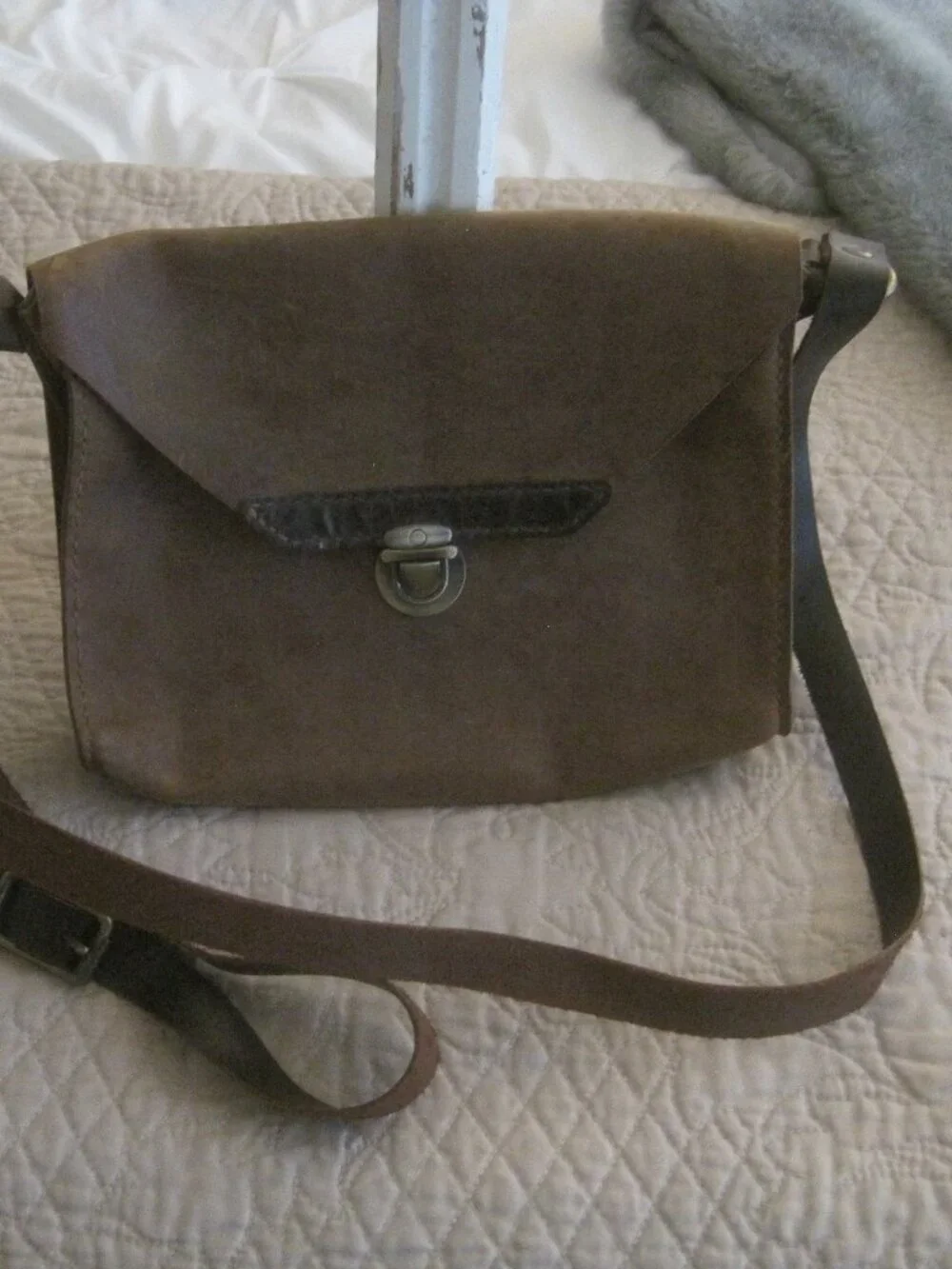 BROWN LEATHER CROSSBODY HANDBAG